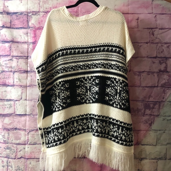 aztec print poncho - Picture 2 of 2
